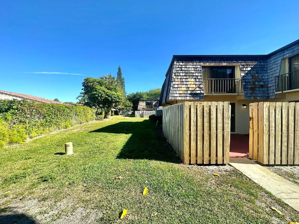 LAKEWOOD OF PALM SPRINGS - Residential Lease