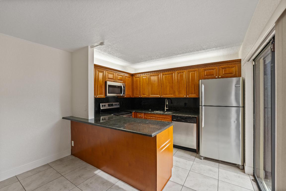 LAKEWOOD OF PALM SPRINGS - Residential Lease