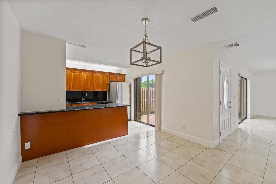 LAKEWOOD OF PALM SPRINGS - Residential Lease