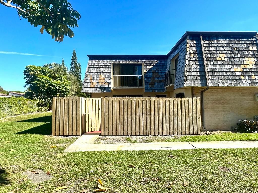 Photo of 152 Lake Arbor Drive, Palm Springs, FL 33461 (MLS # R11150730)