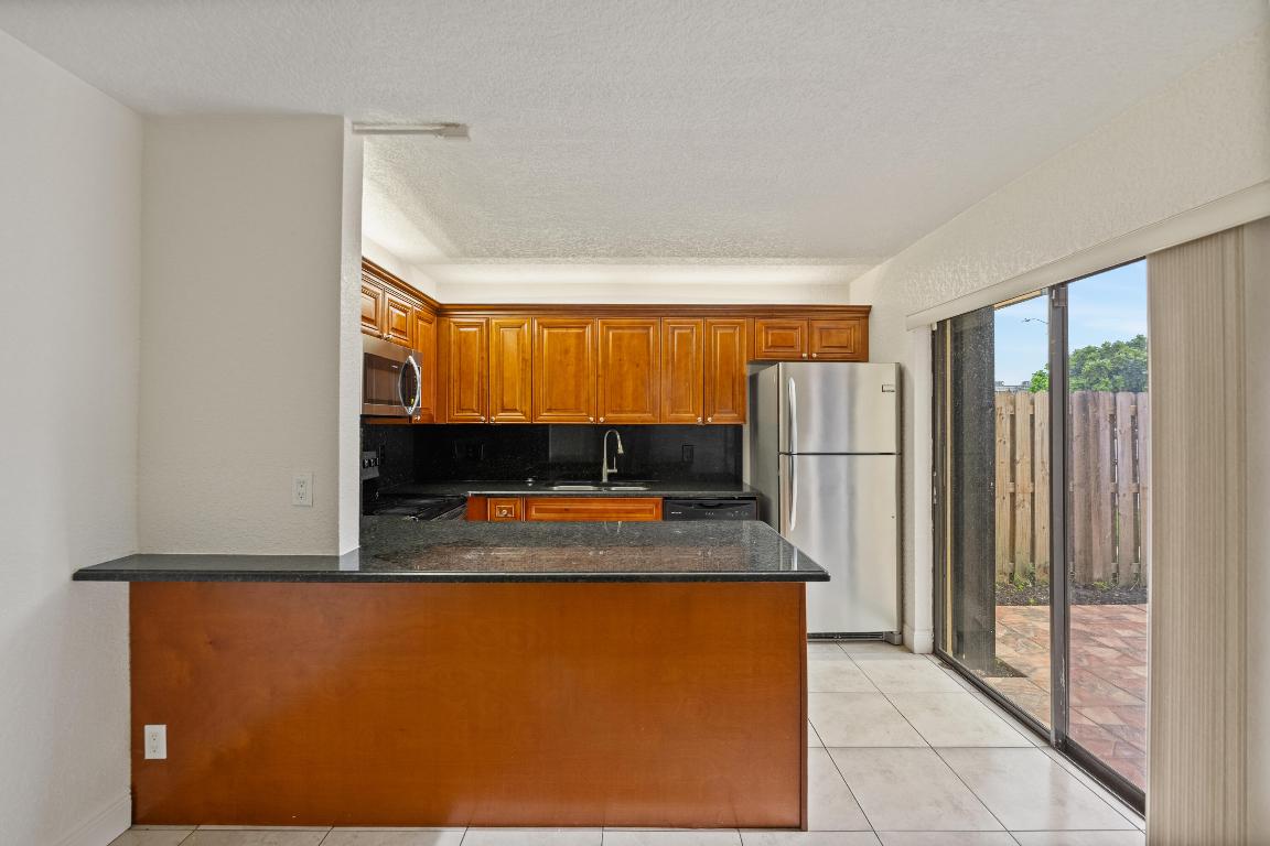 LAKEWOOD OF PALM SPRINGS - Residential Lease