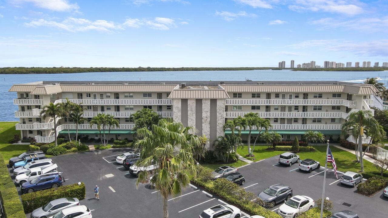 LANDINGS CONDO LT - Residential