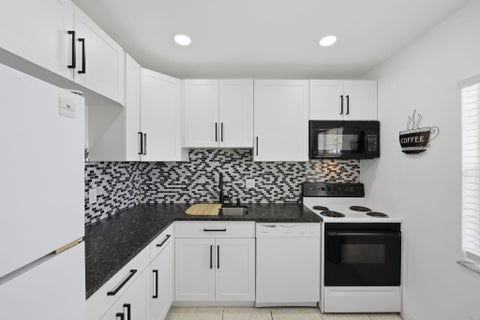 Tiny photo for 7505 NW 5th Place #203, Margate, FL 33063 (MLS # B26042510)