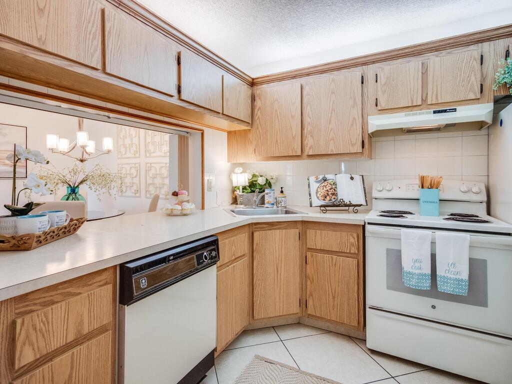 PINE RIDGE NORTH VILLAGE IV CONDO - Residential