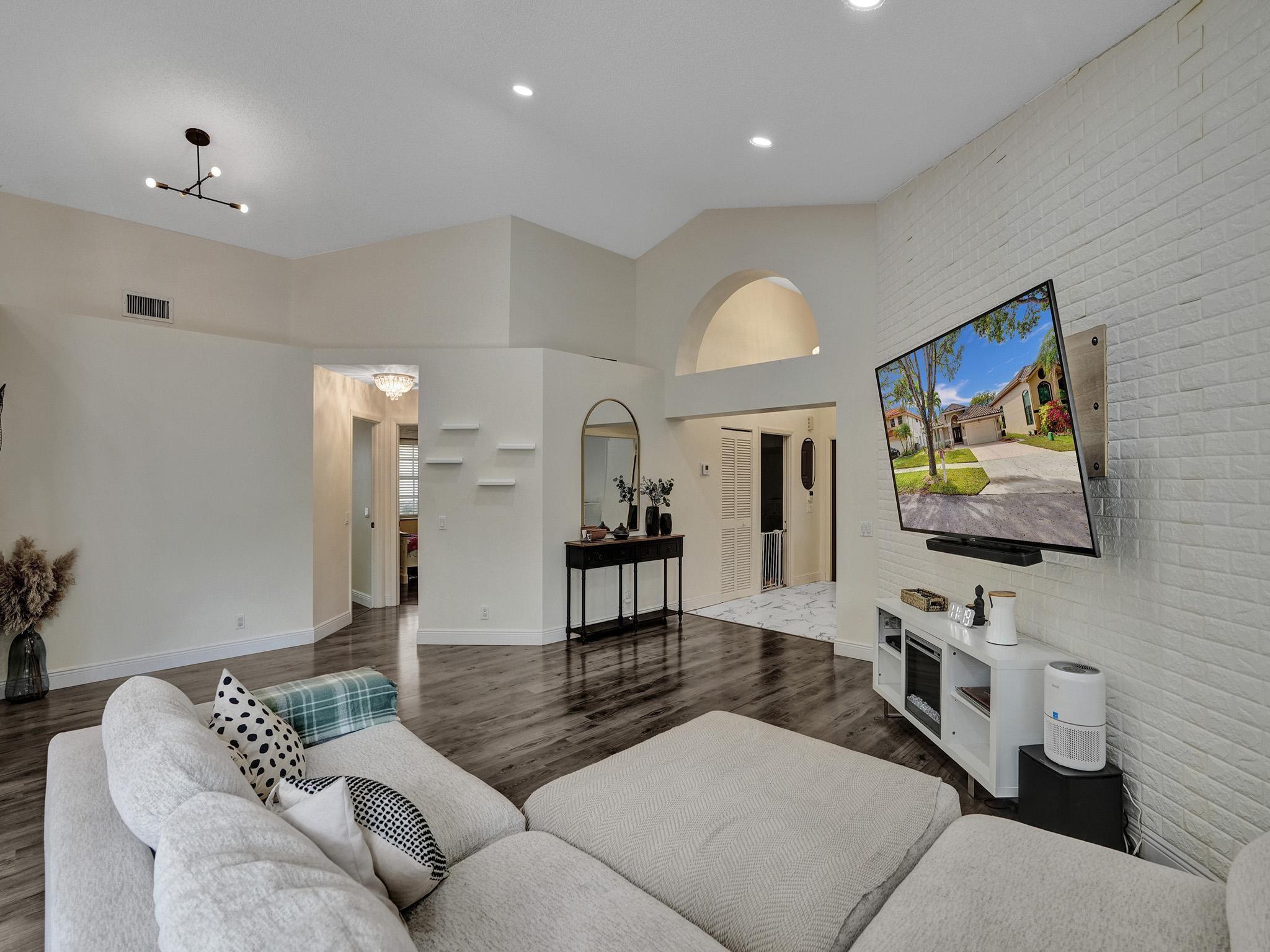 Embassy Lakes Ph II 141-4 - Residential