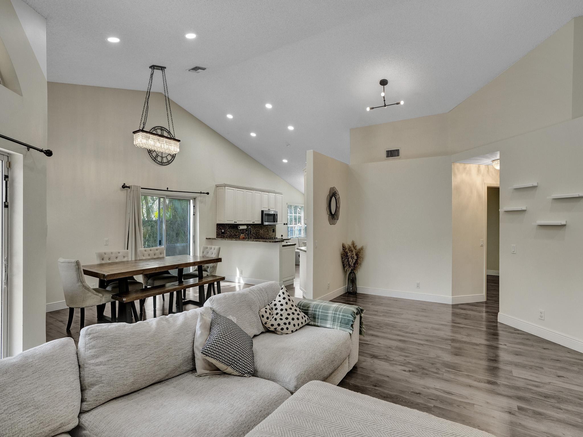 Embassy Lakes Ph II 141-4 - Residential