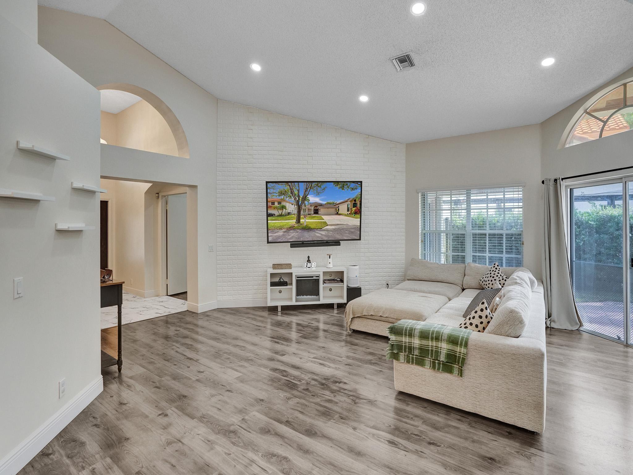 Embassy Lakes Ph II 141-4 - Residential