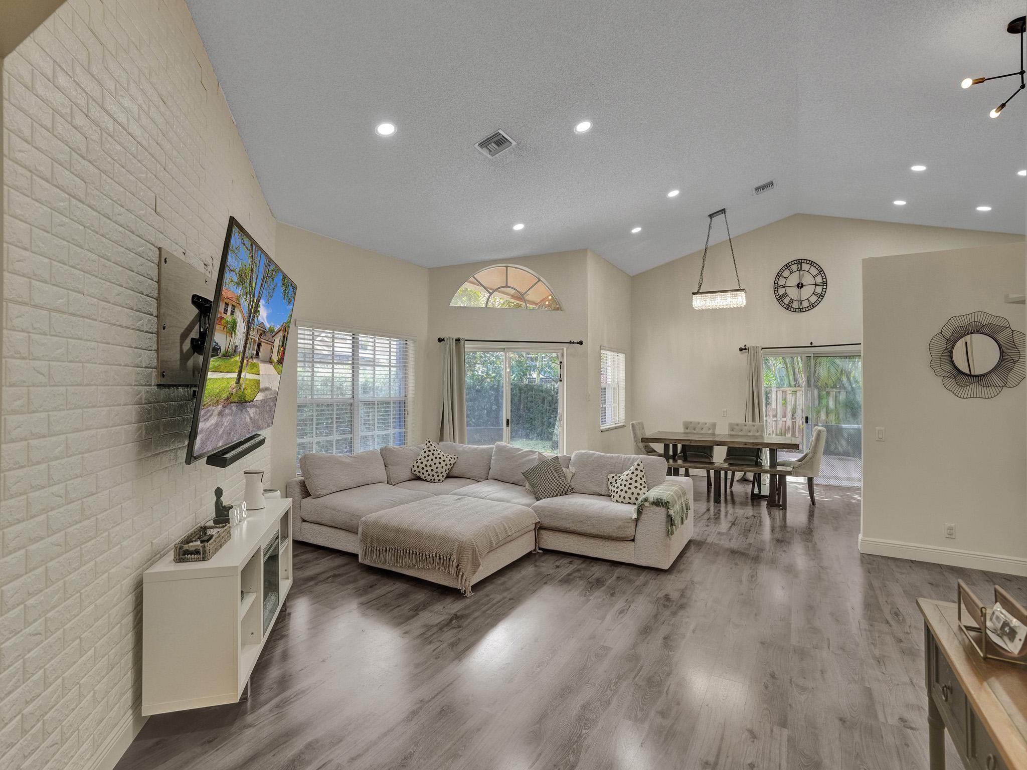 Embassy Lakes Ph II 141-4 - Residential
