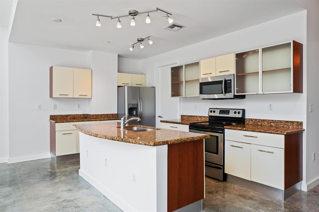 LAKE AVENUE LOFTS CONDO - Residential Lease