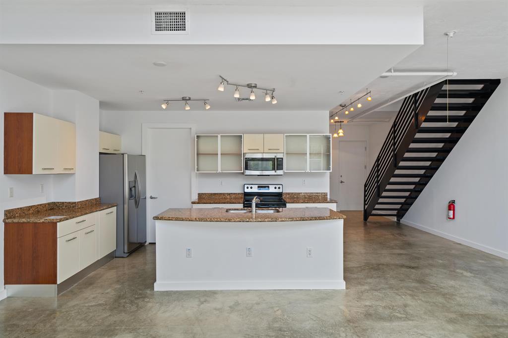 LAKE AVENUE LOFTS CONDO - Residential Lease