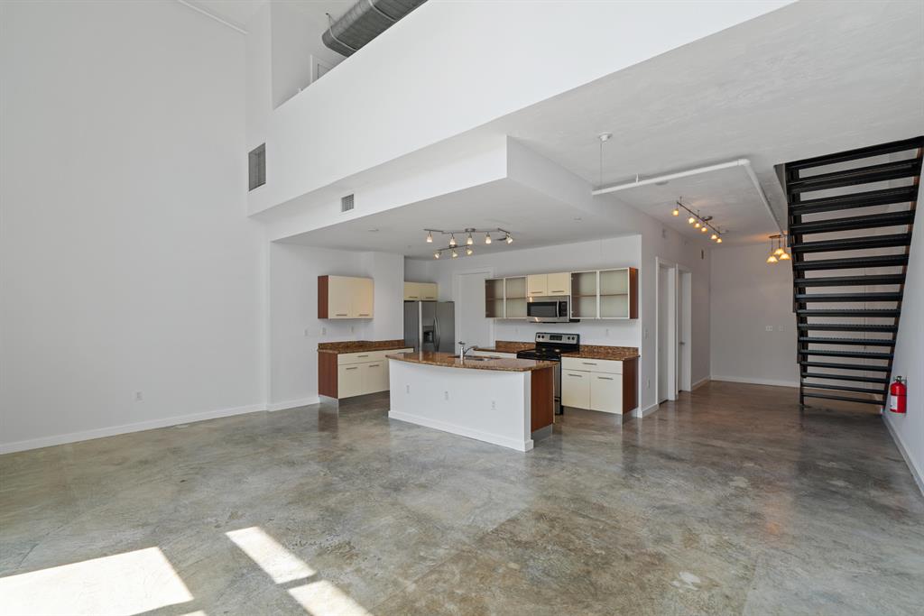 LAKE AVENUE LOFTS CONDO - Residential Lease