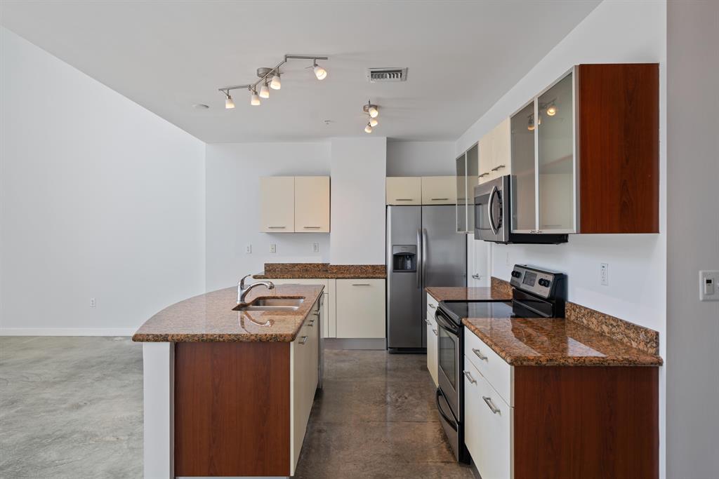 LAKE AVENUE LOFTS CONDO - Residential Lease