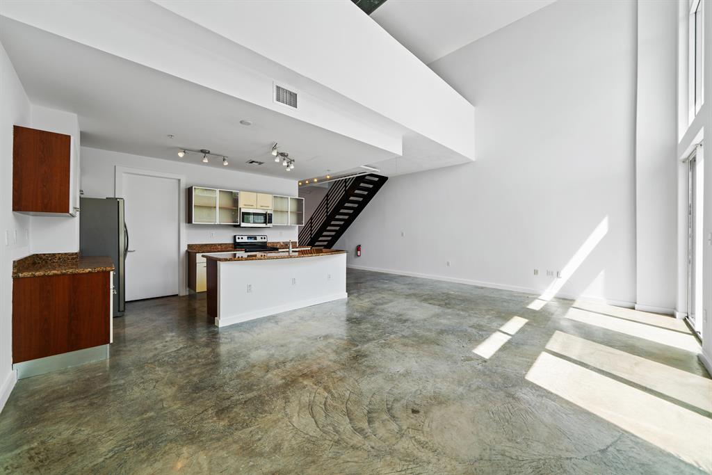 LAKE AVENUE LOFTS CONDO - Residential Lease