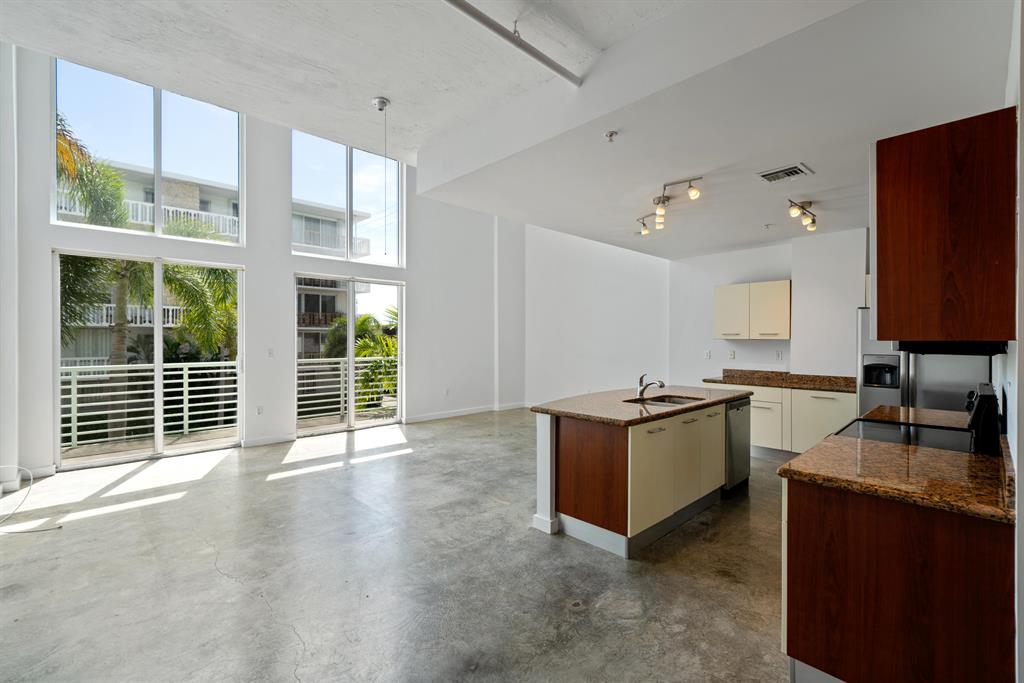 LAKE AVENUE LOFTS CONDO - Residential Lease