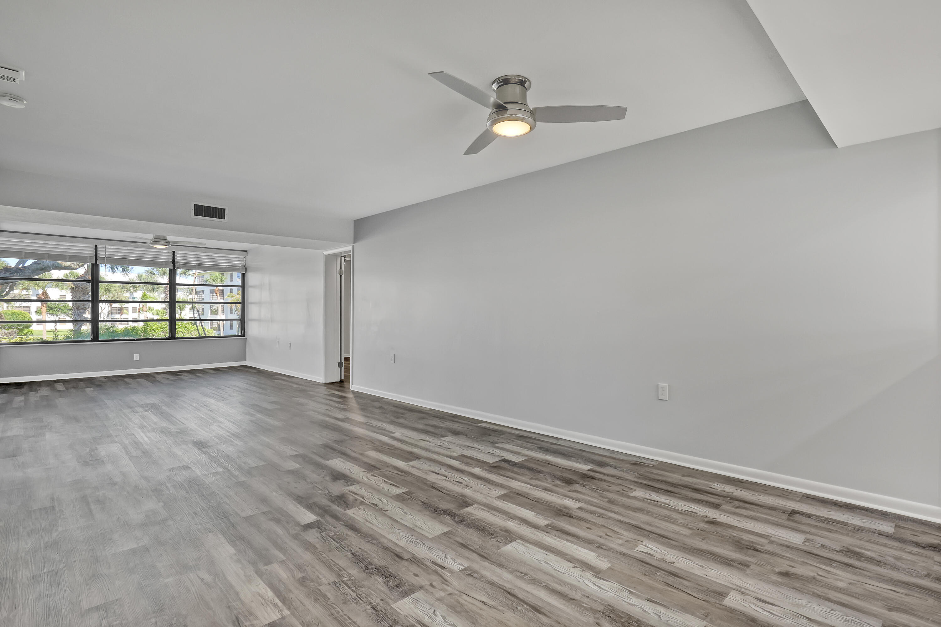 WHITEHALL CONDO OF THE LANDS OF THE PRESIDENT - Residential