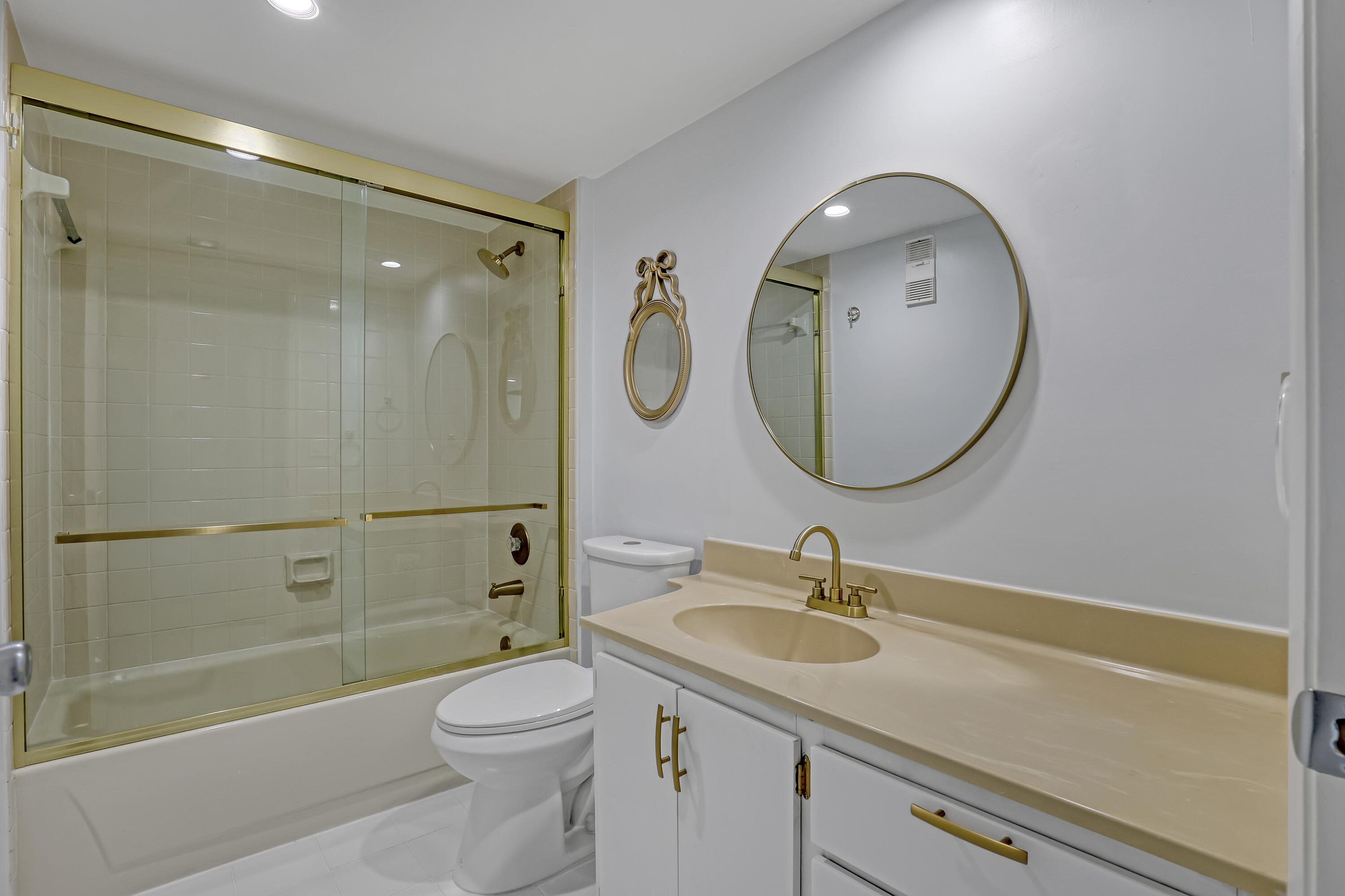 WHITEHALL CONDO OF THE LANDS OF THE PRESIDENT - Residential