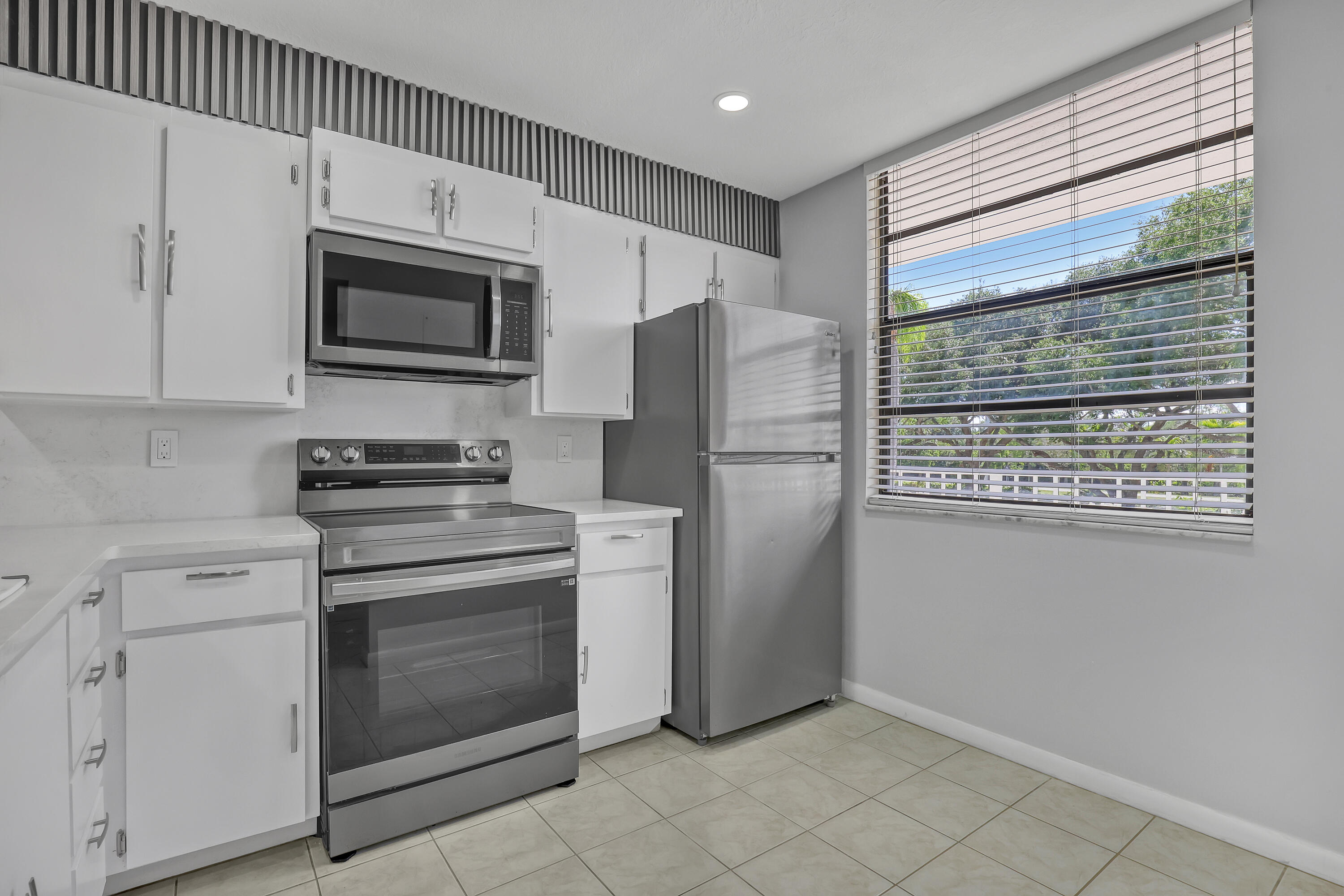 WHITEHALL CONDO OF THE LANDS OF THE PRESIDENT - Residential