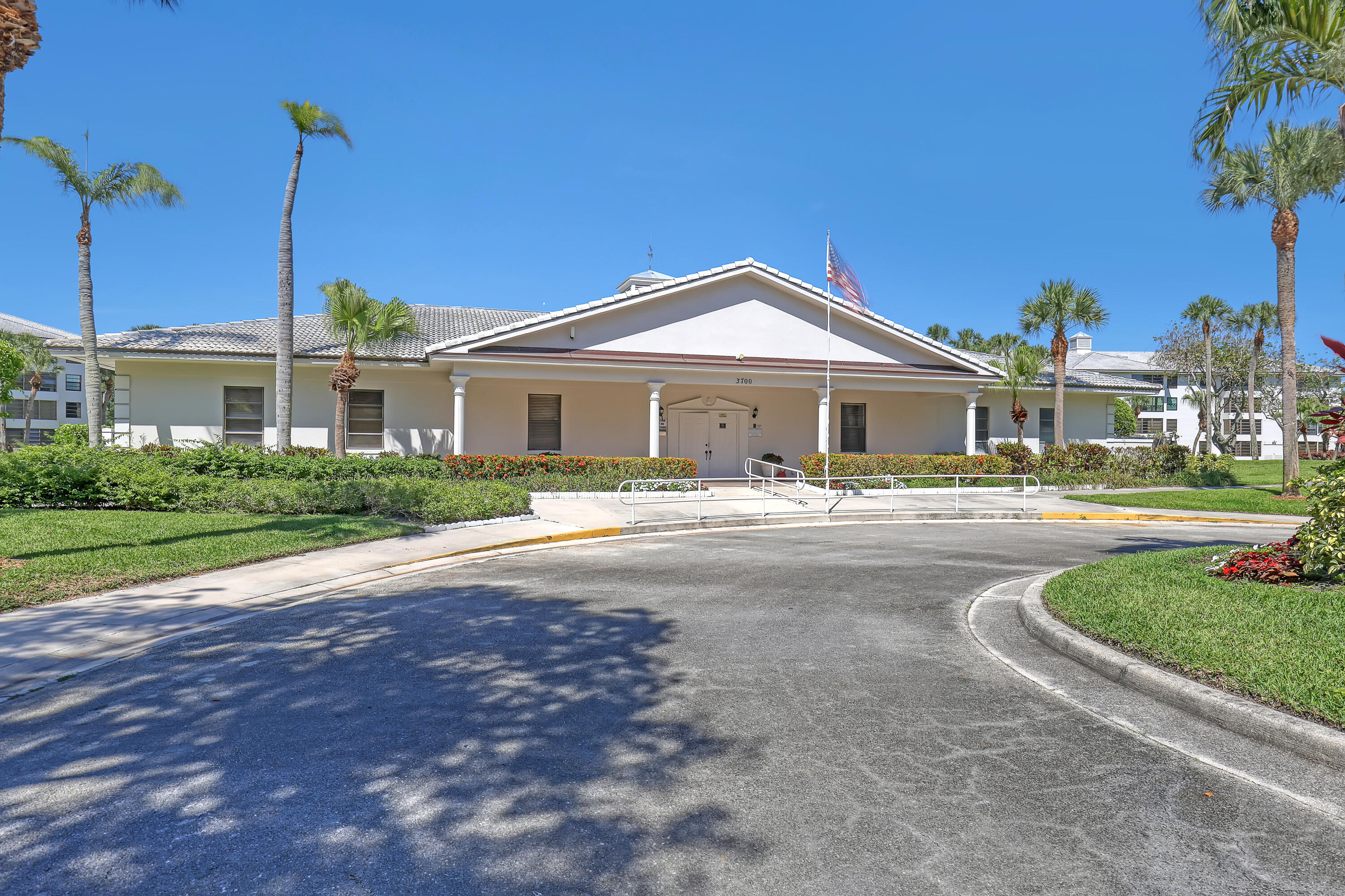 WHITEHALL CONDO OF THE LANDS OF THE PRESIDENT - Residential