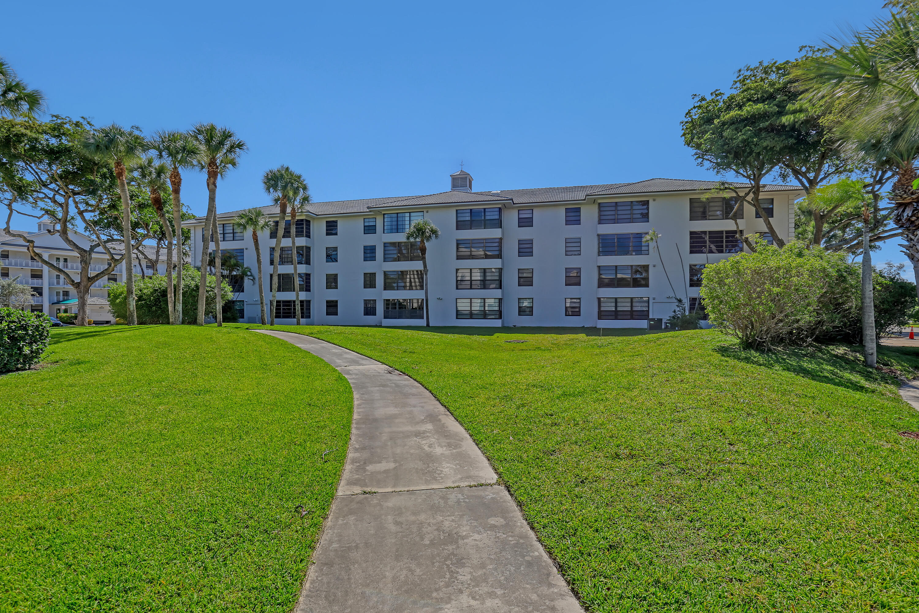 WHITEHALL CONDO OF THE LANDS OF THE PRESIDENT - Residential