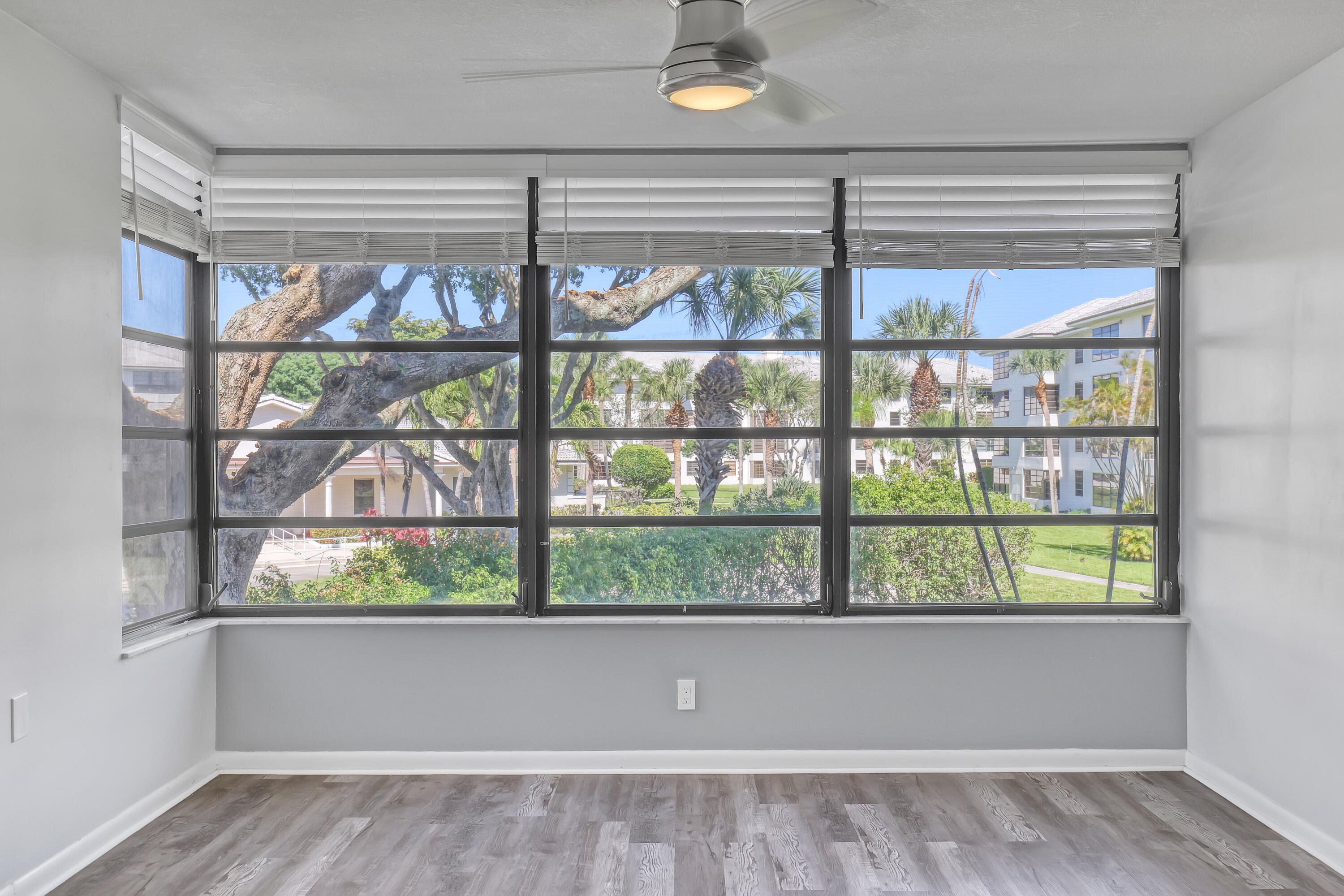 WHITEHALL CONDO OF THE LANDS OF THE PRESIDENT - Residential