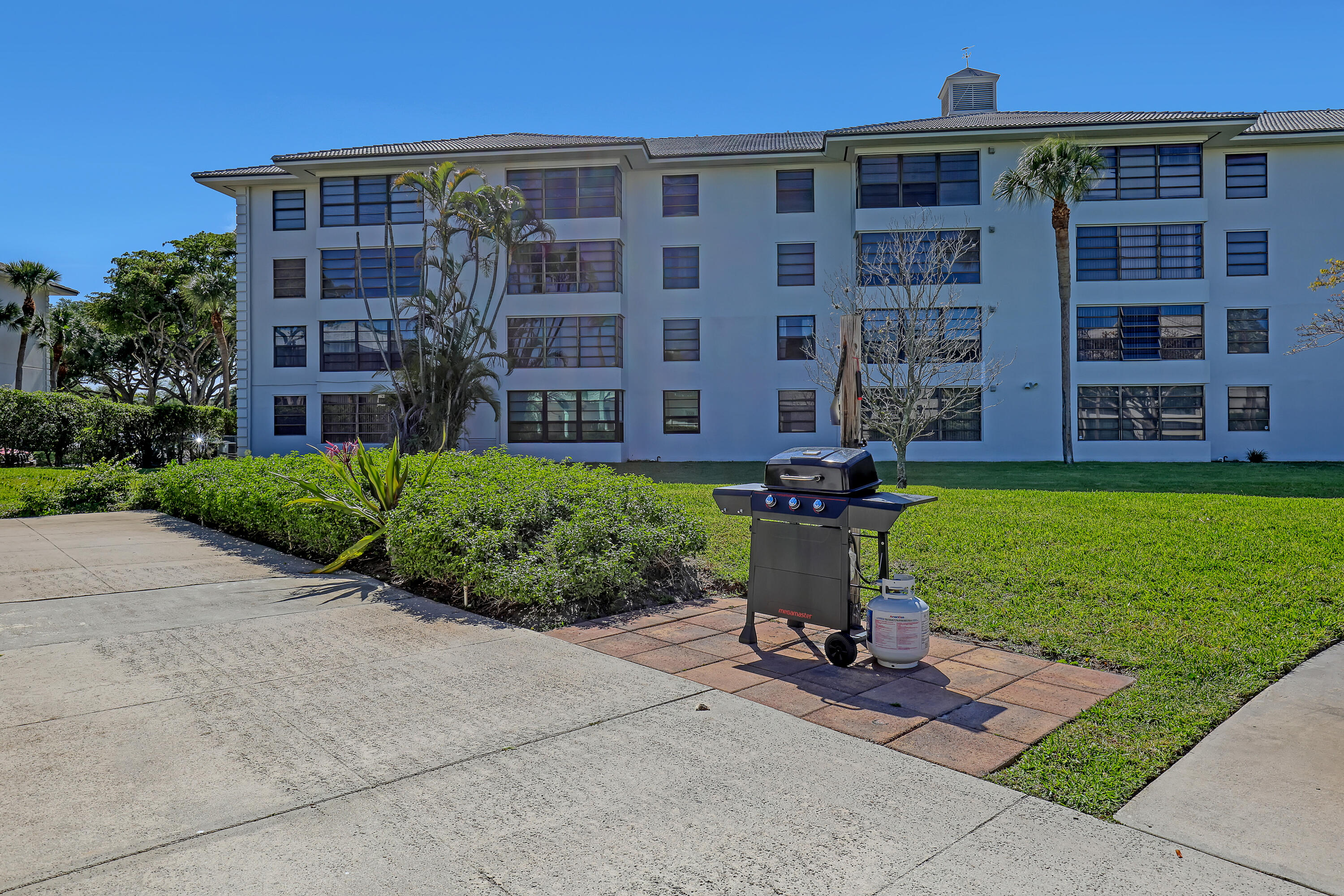 WHITEHALL CONDO OF THE LANDS OF THE PRESIDENT - Residential