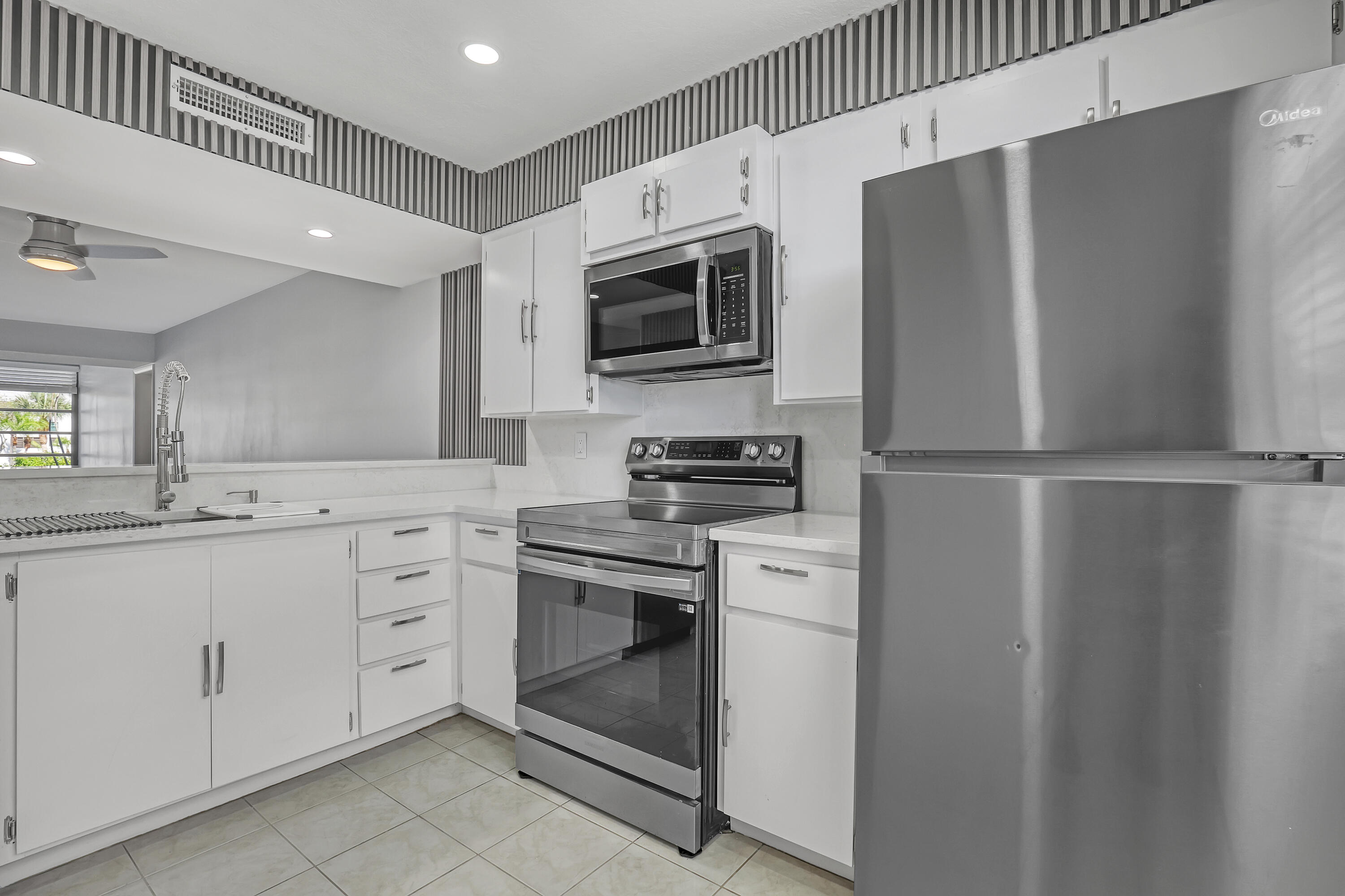WHITEHALL CONDO OF THE LANDS OF THE PRESIDENT - Residential