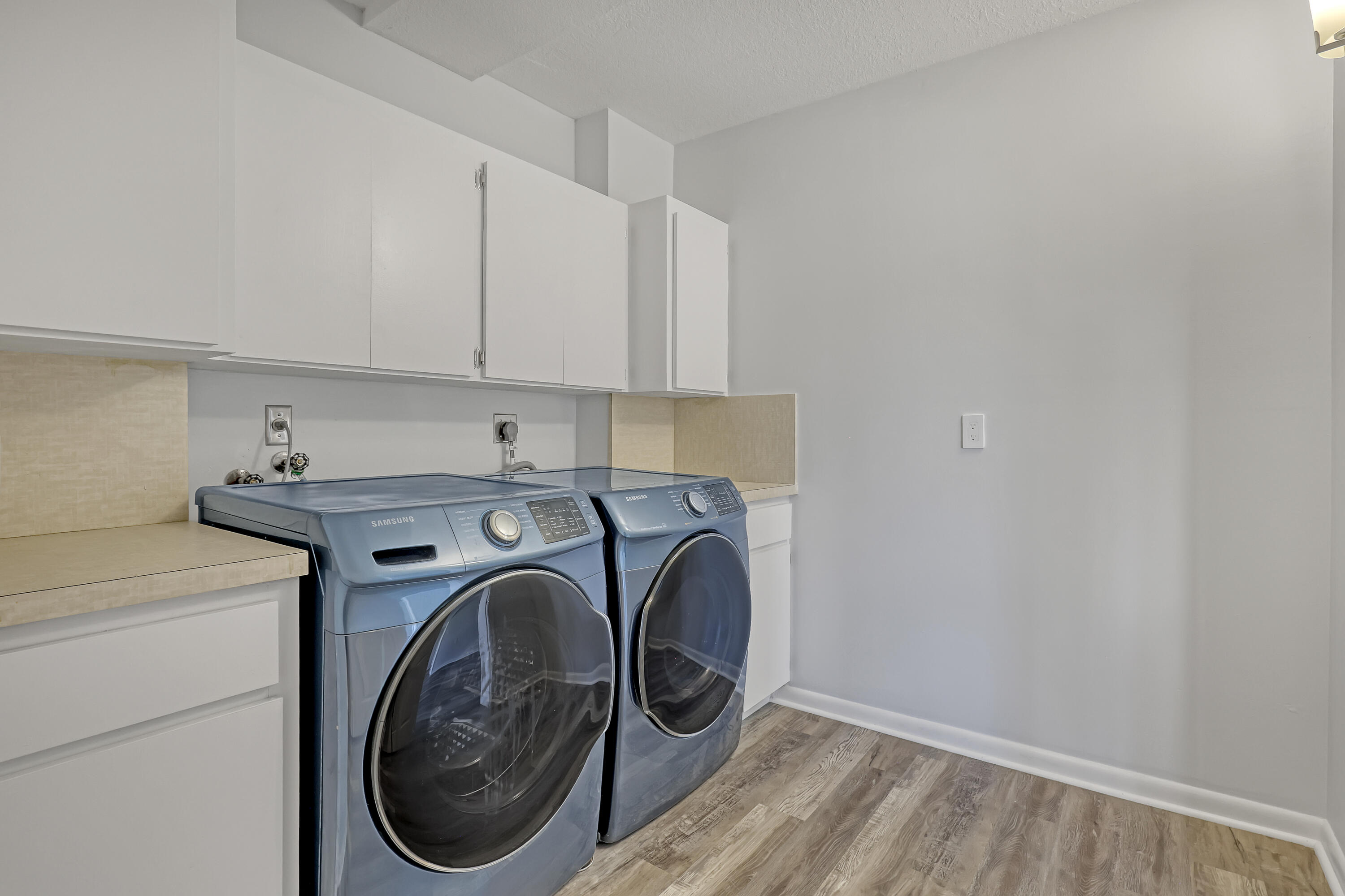 WHITEHALL CONDO OF THE LANDS OF THE PRESIDENT - Residential