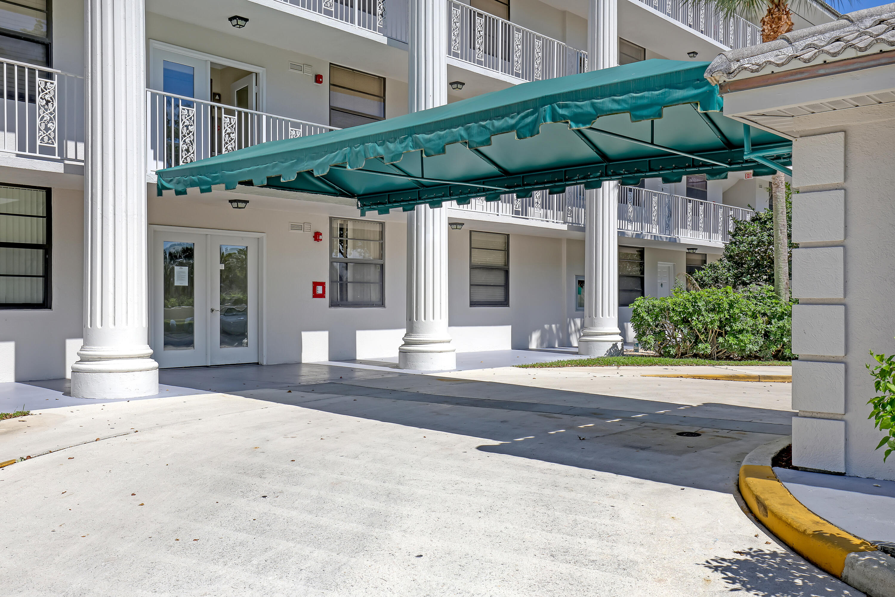 WHITEHALL CONDO OF THE LANDS OF THE PRESIDENT - Residential