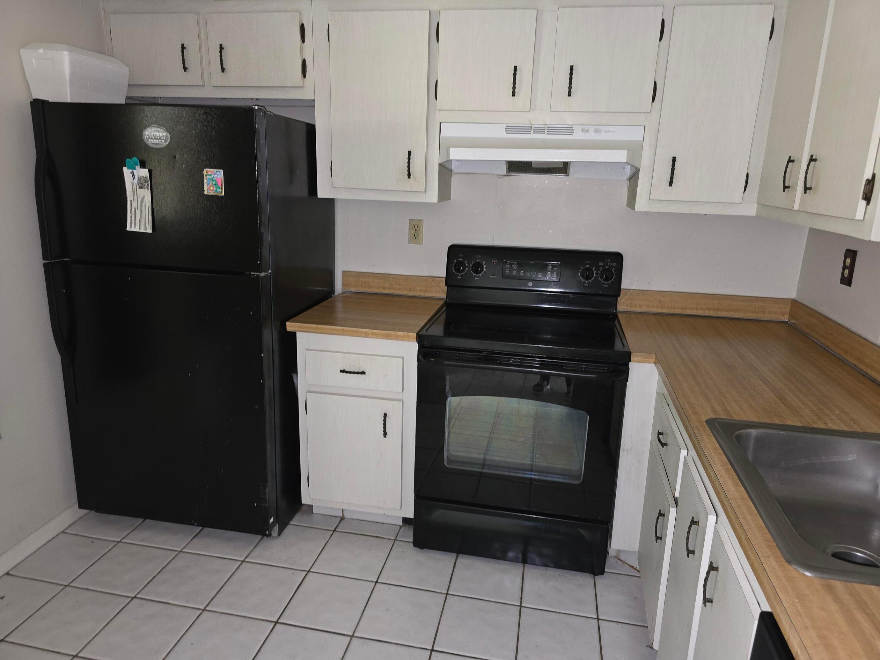 COURTYARDS OF BROWARD - Residential Lease