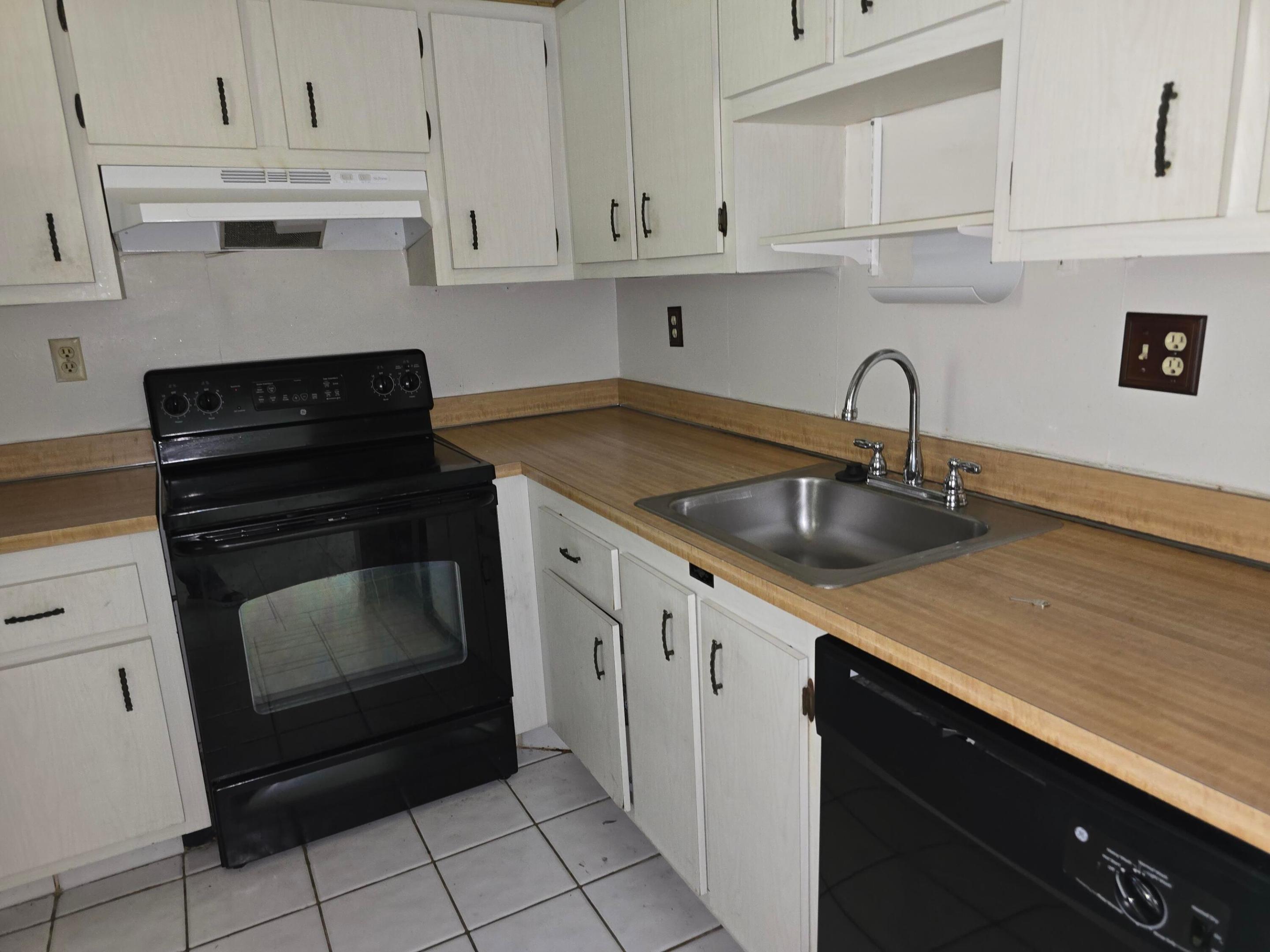 COURTYARDS OF BROWARD - Residential Lease