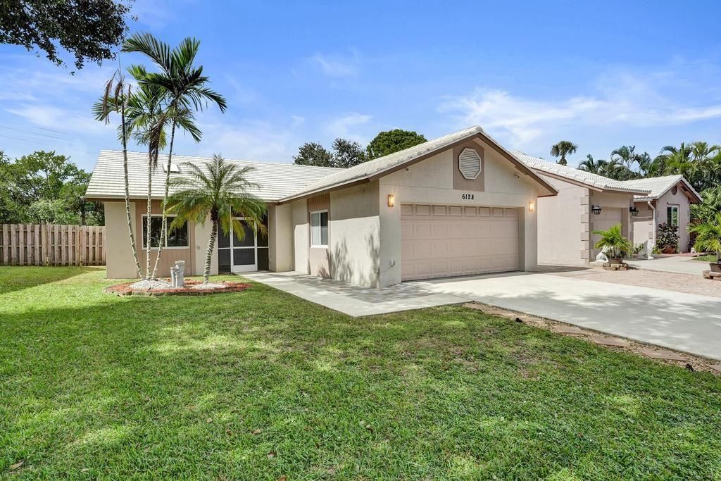 Photo of 6128 Strawberry Lakes Cir, Lake Worth, FL 33463 (MLS # F10528748)