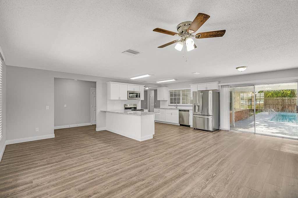 Photo of 1236 42nd Avenue, Vero Beach, FL 32960 (MLS # R11111039)