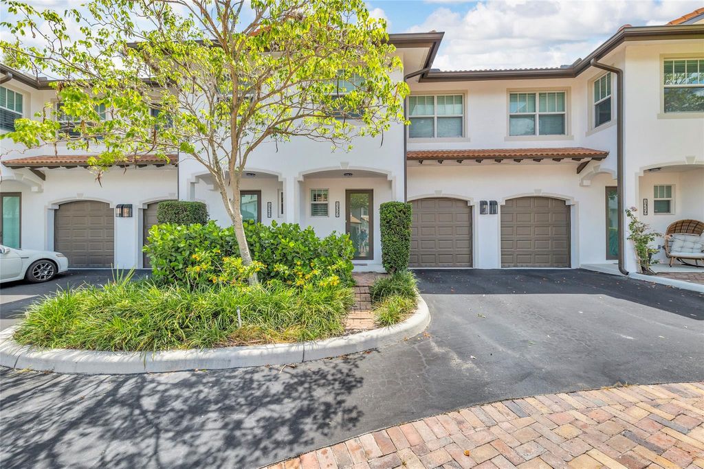 Photo of 1327 SE 3rd Avenue, Fort Lauderdale, FL 33316 (MLS # B26014822)