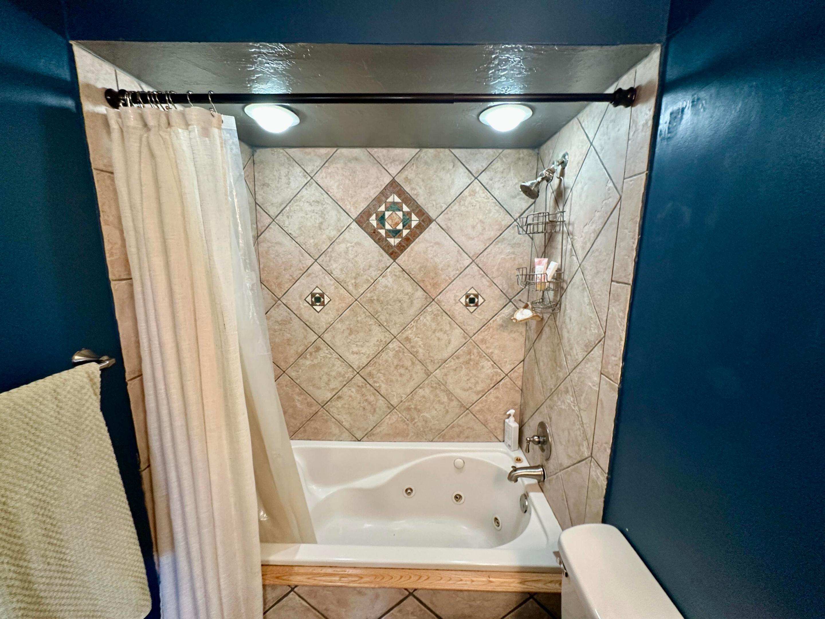 LAKESIDE GREEN 2 - Residential Lease