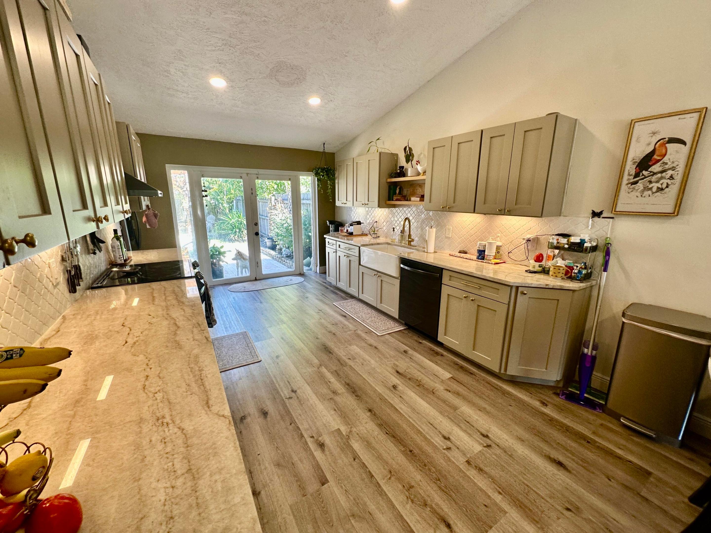 LAKESIDE GREEN 2 - Residential Lease