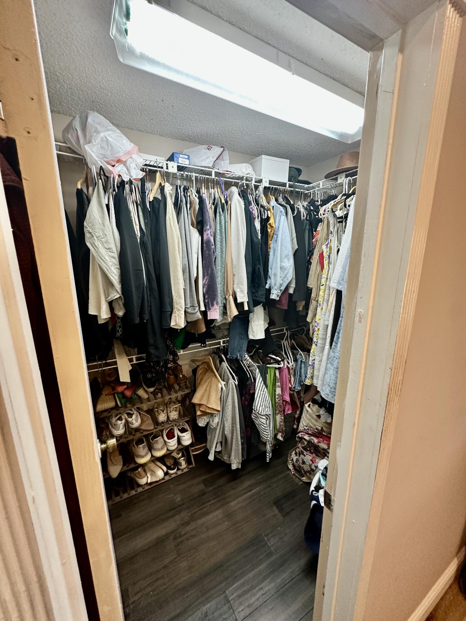 LAKESIDE GREEN 2 - Residential Lease