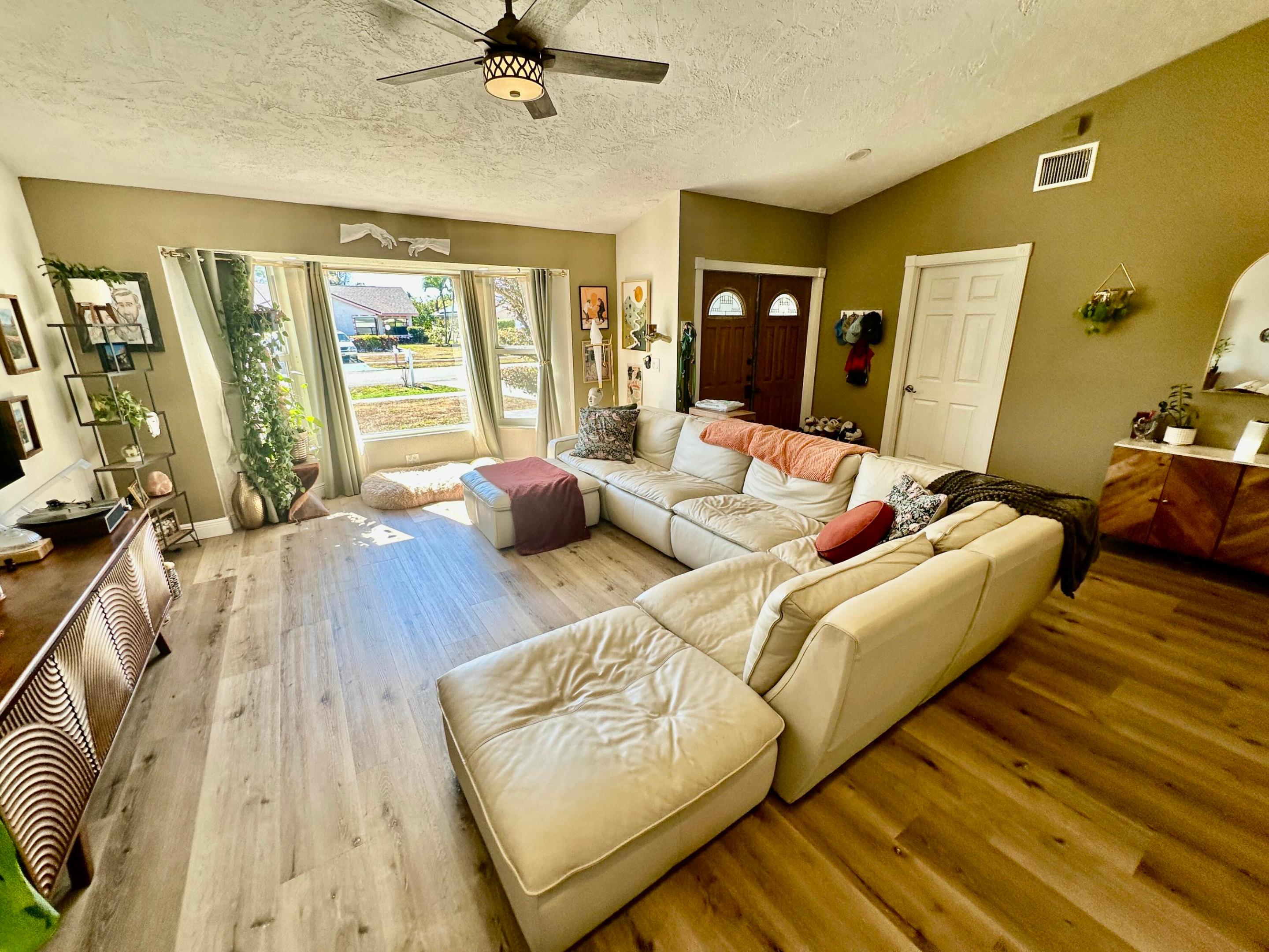 LAKESIDE GREEN 2 - Residential Lease