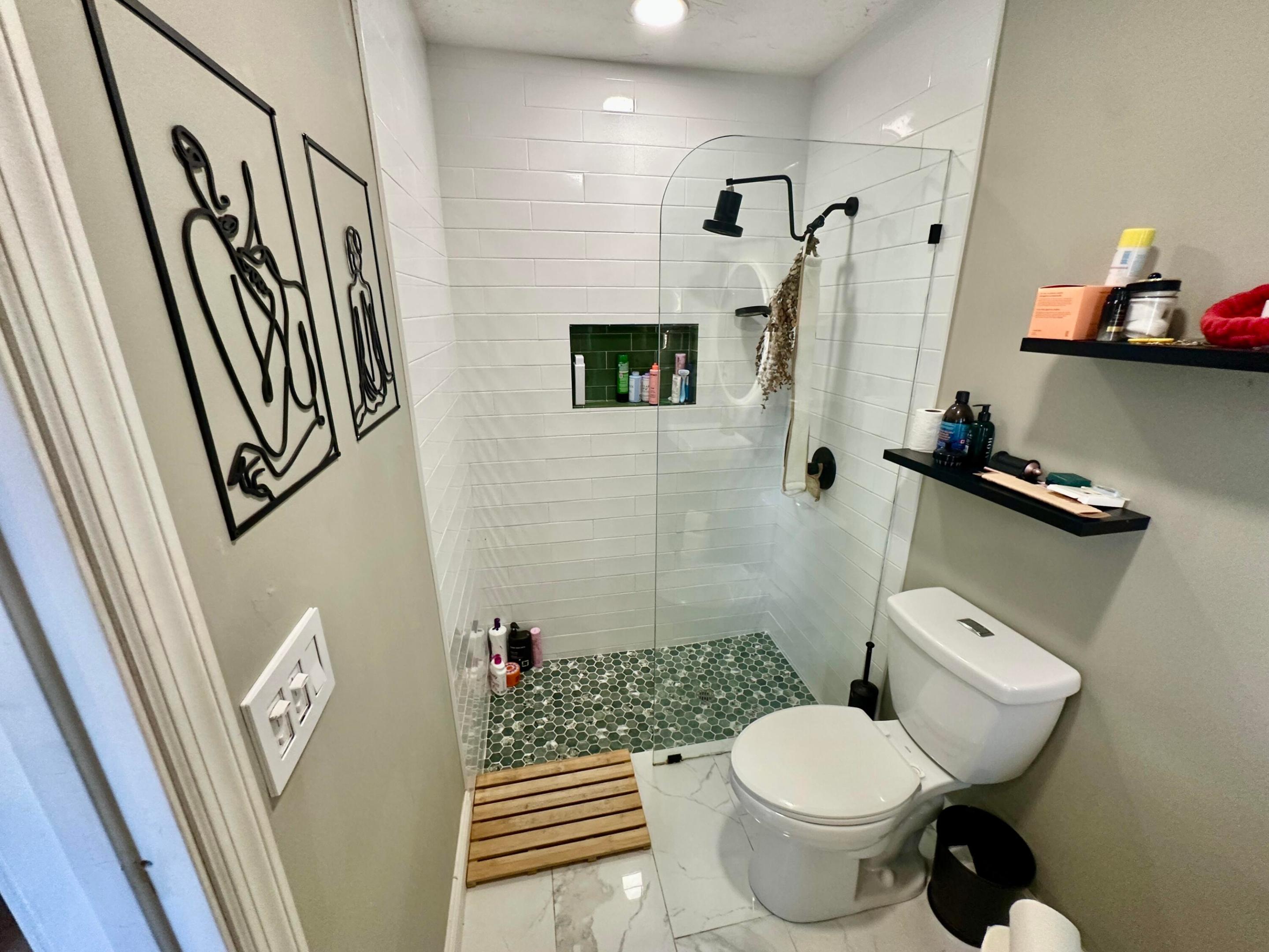 LAKESIDE GREEN 2 - Residential Lease