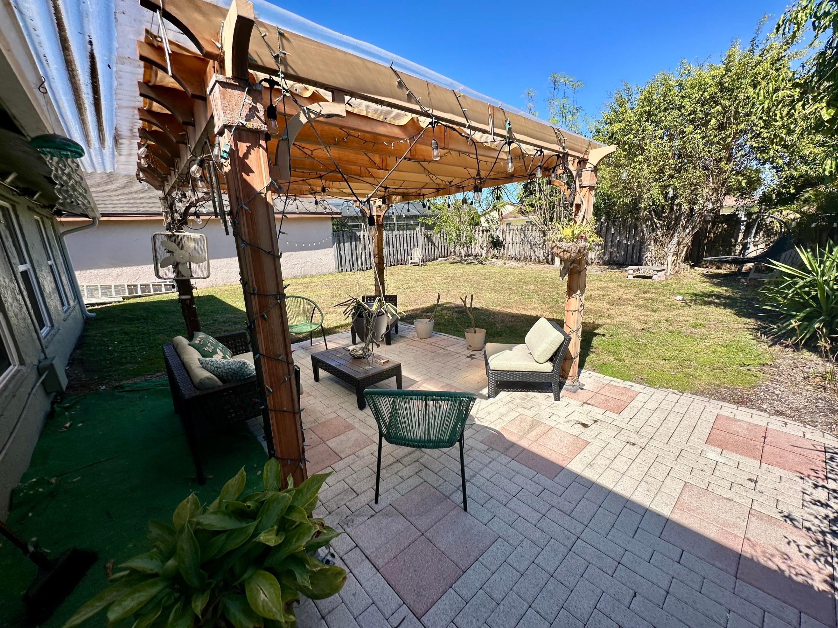 LAKESIDE GREEN 2 - Residential Lease