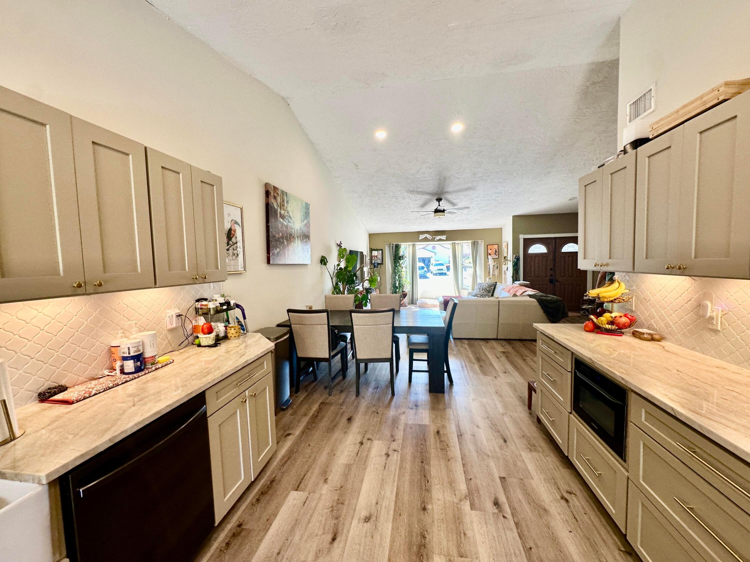 LAKESIDE GREEN 2 - Residential Lease