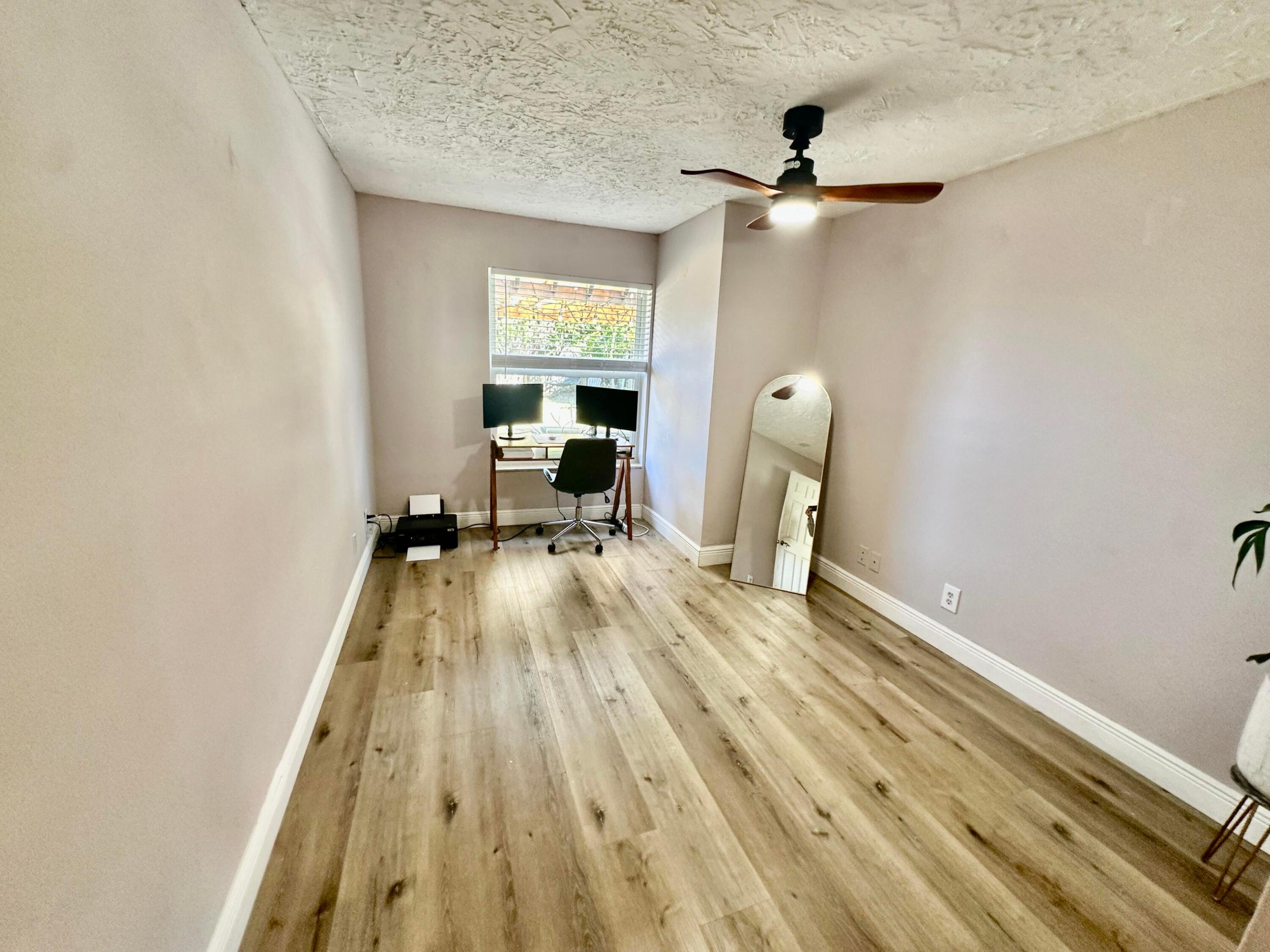 LAKESIDE GREEN 2 - Residential Lease