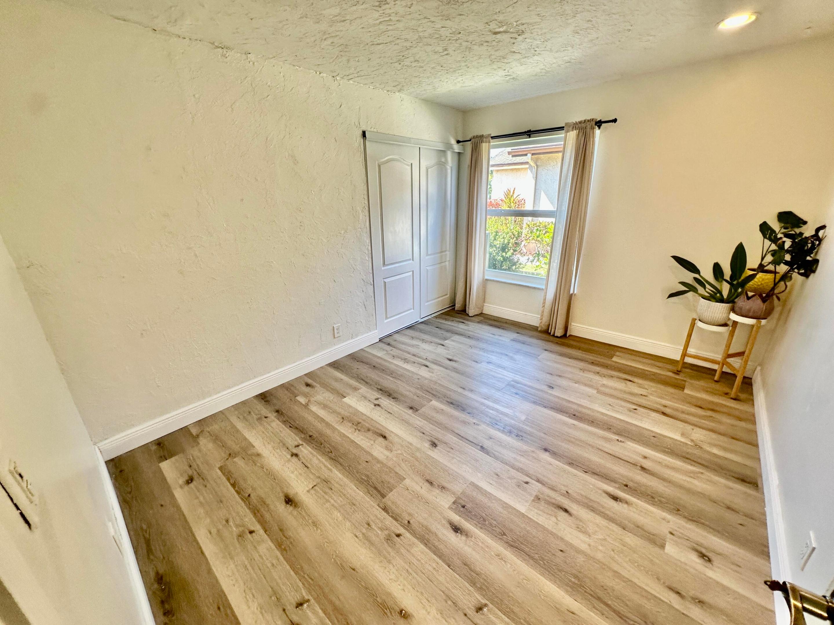 LAKESIDE GREEN 2 - Residential Lease