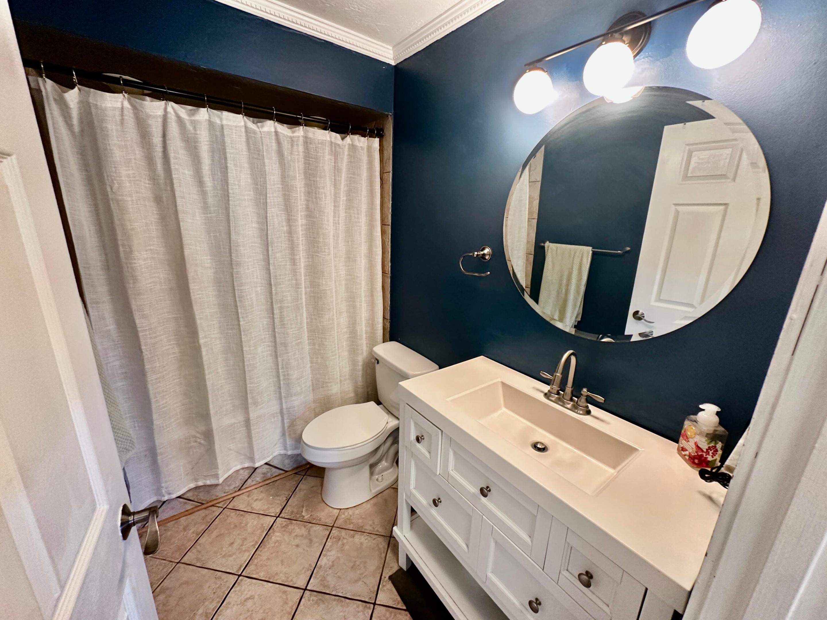 LAKESIDE GREEN 2 - Residential Lease