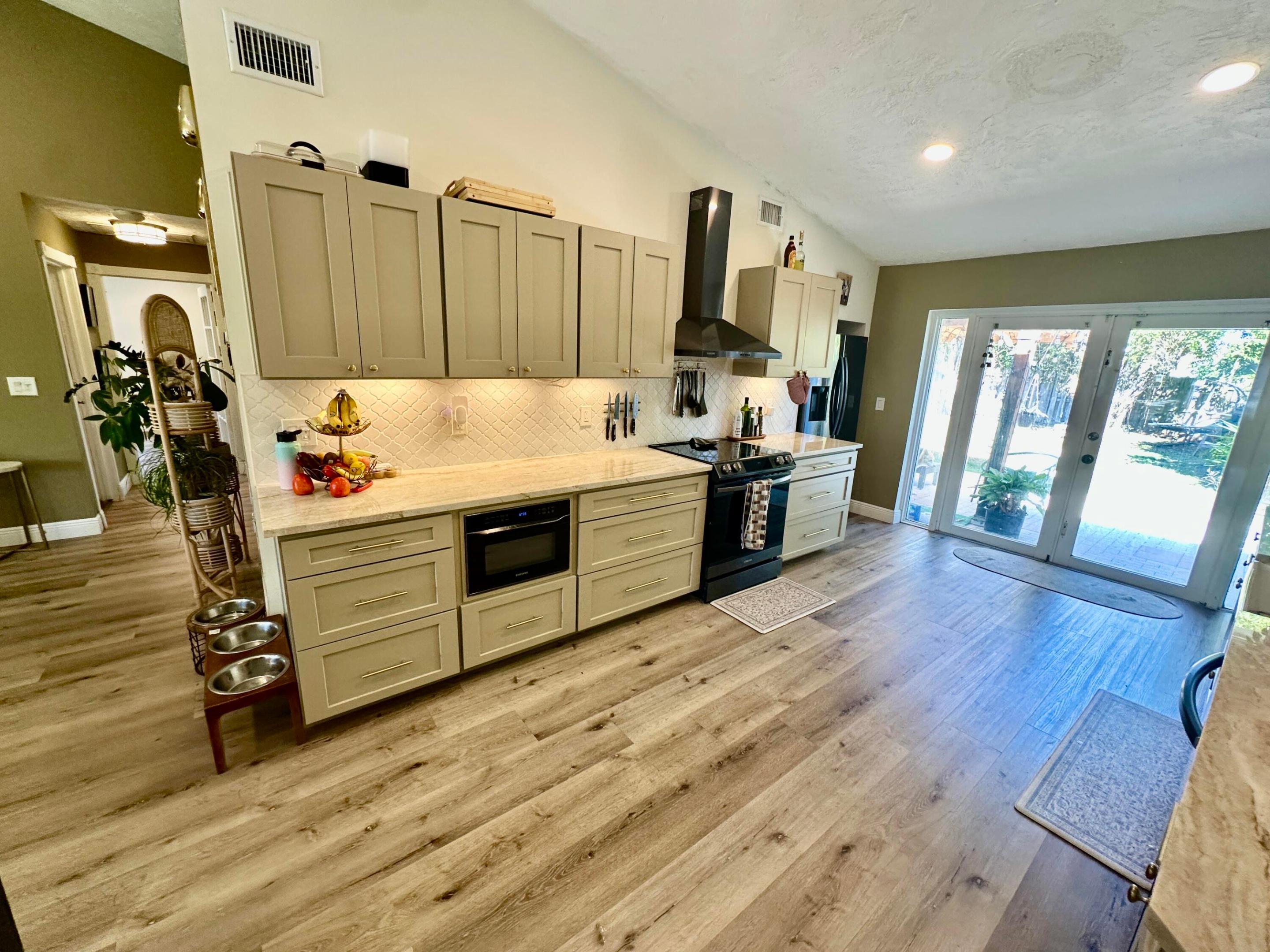 LAKESIDE GREEN 2 - Residential Lease