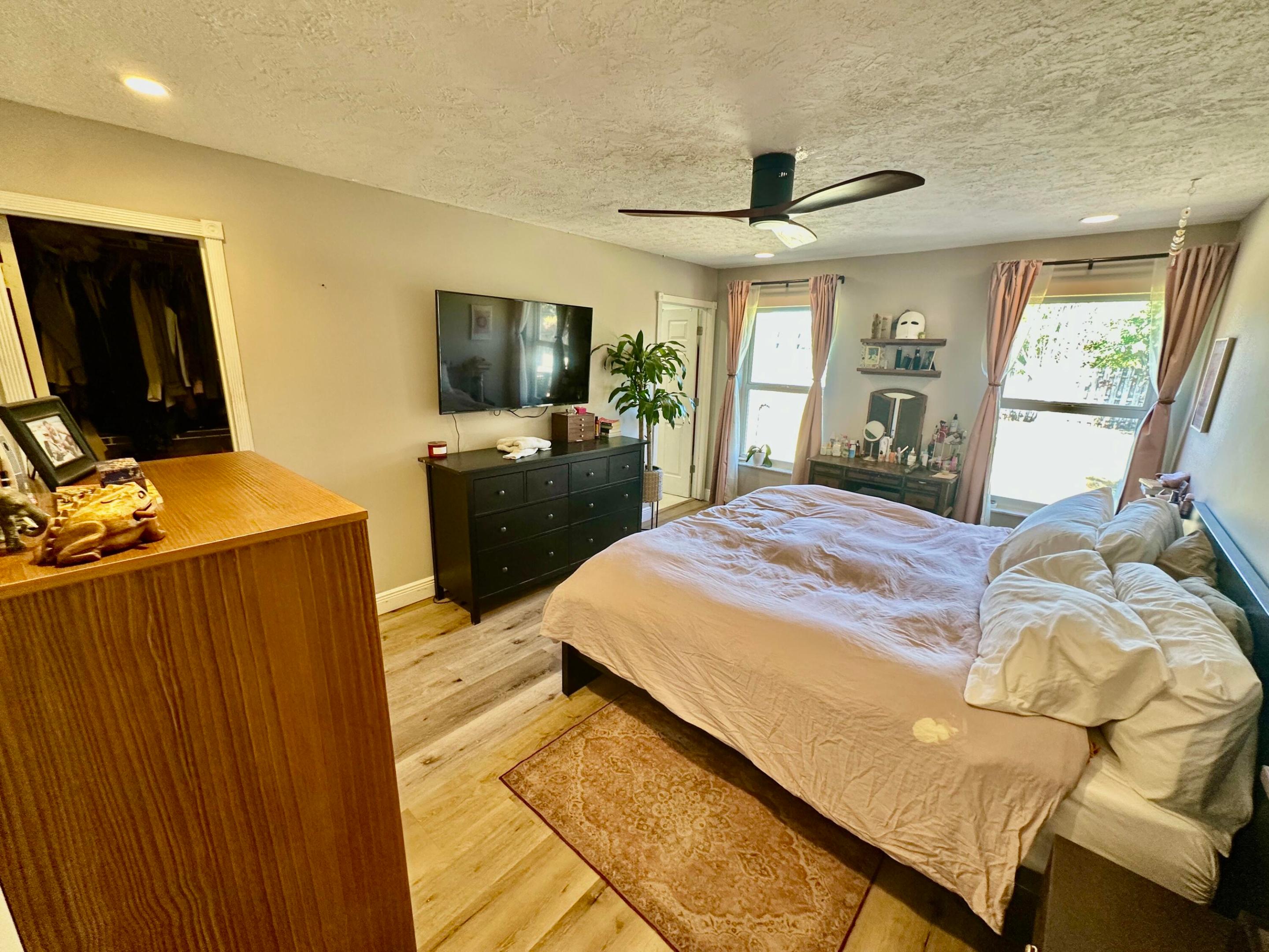 LAKESIDE GREEN 2 - Residential Lease