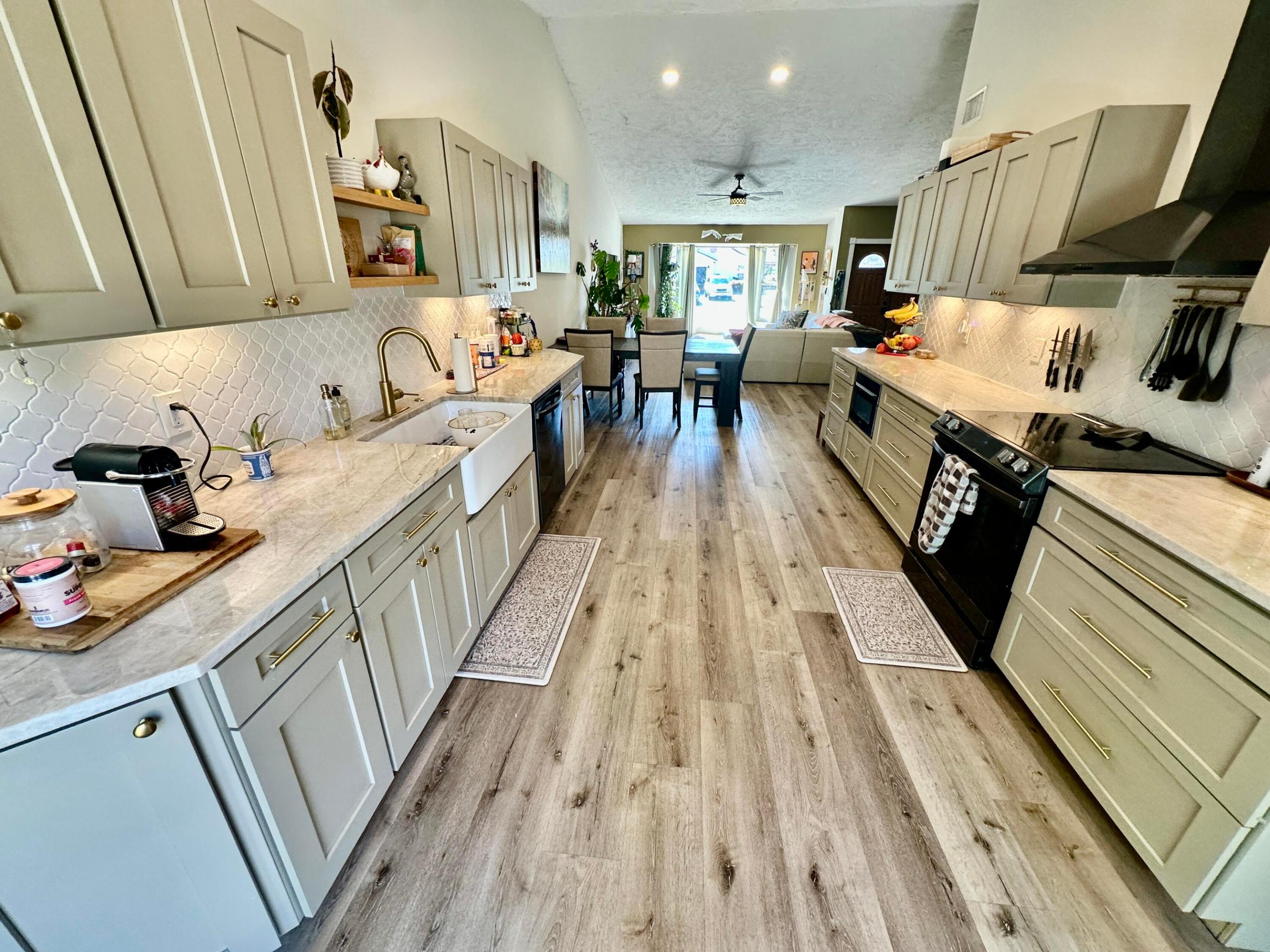 LAKESIDE GREEN 2 - Residential Lease