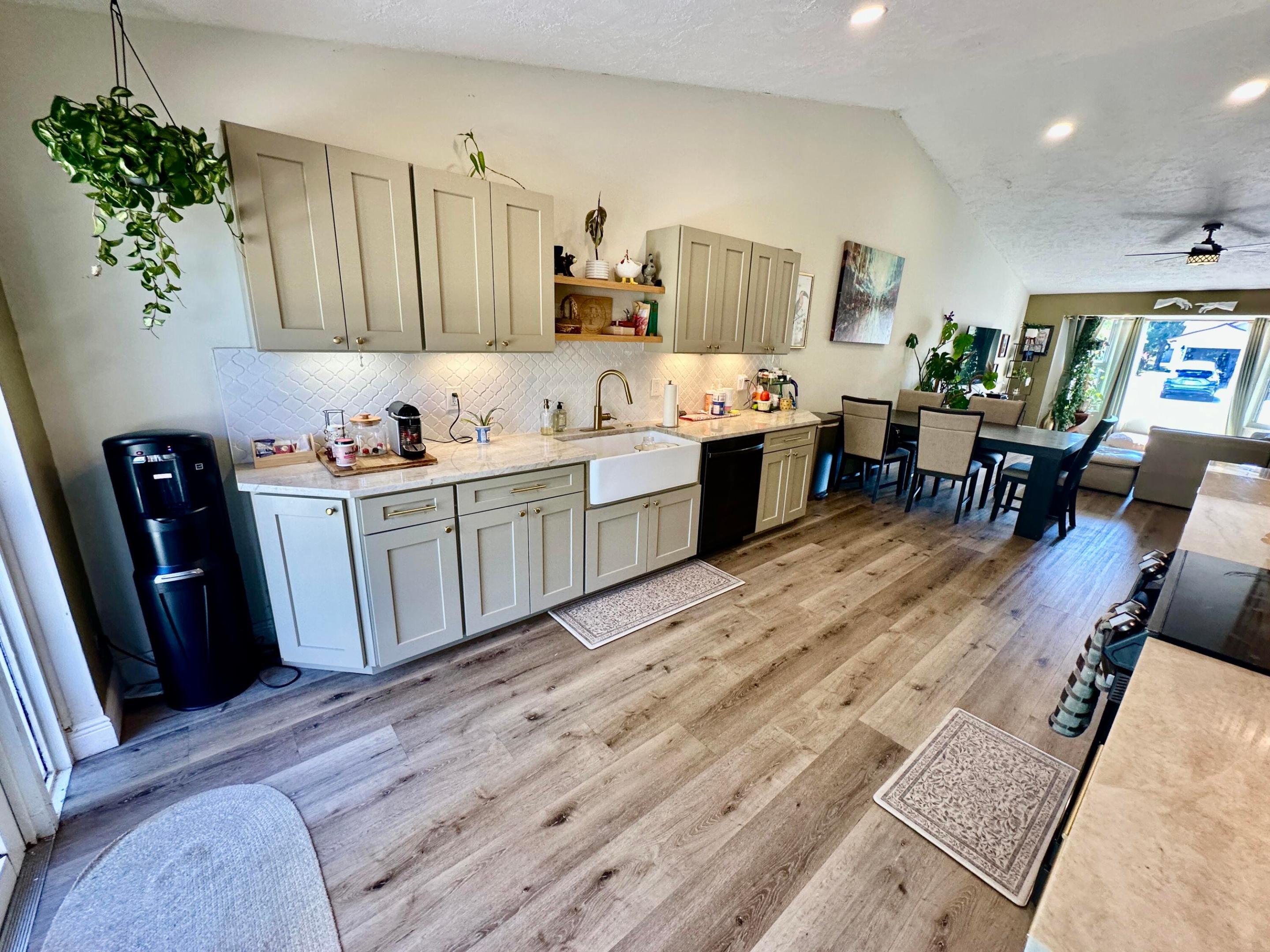 LAKESIDE GREEN 2 - Residential Lease