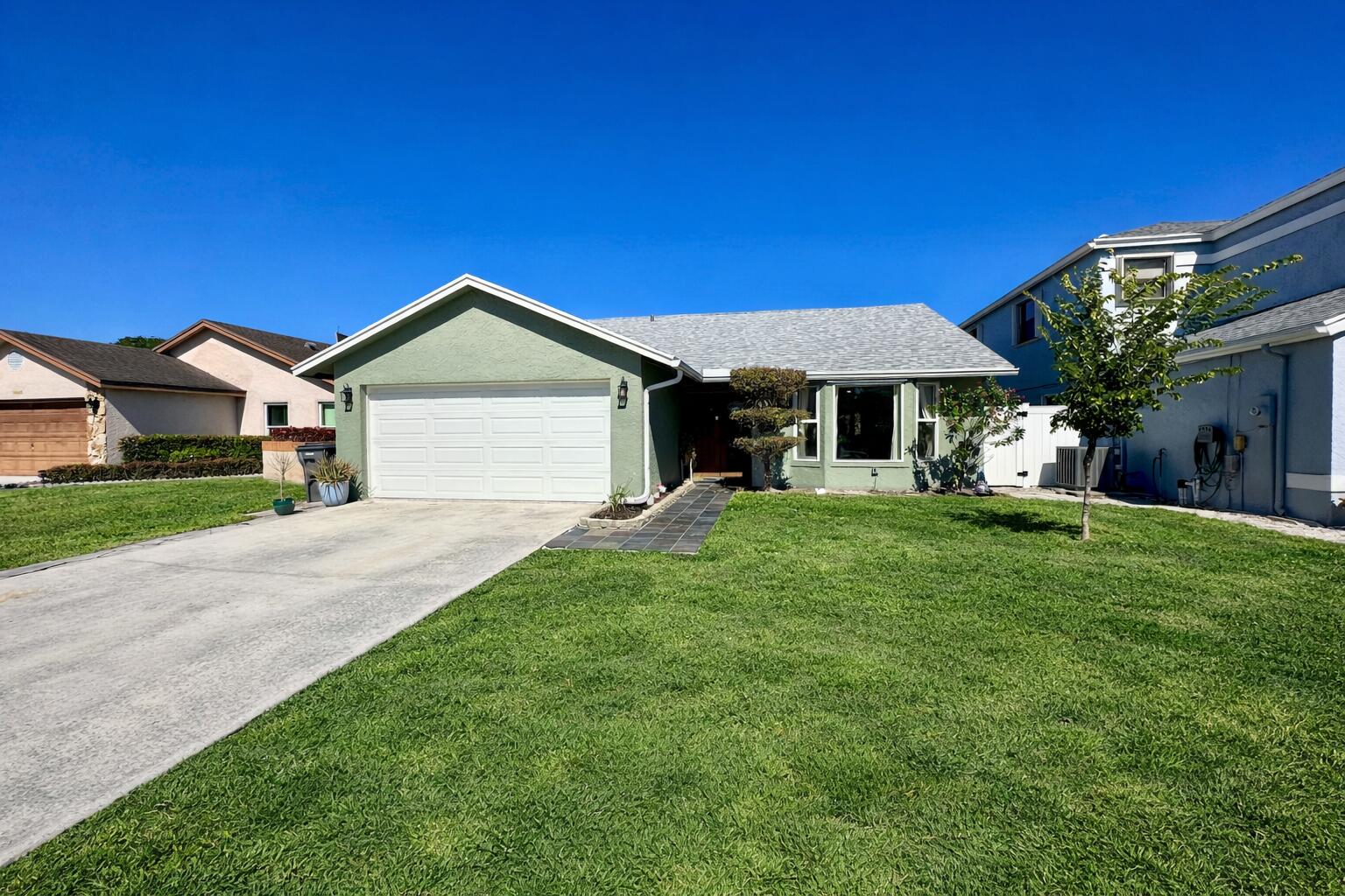 LAKESIDE GREEN 2 - Residential Lease