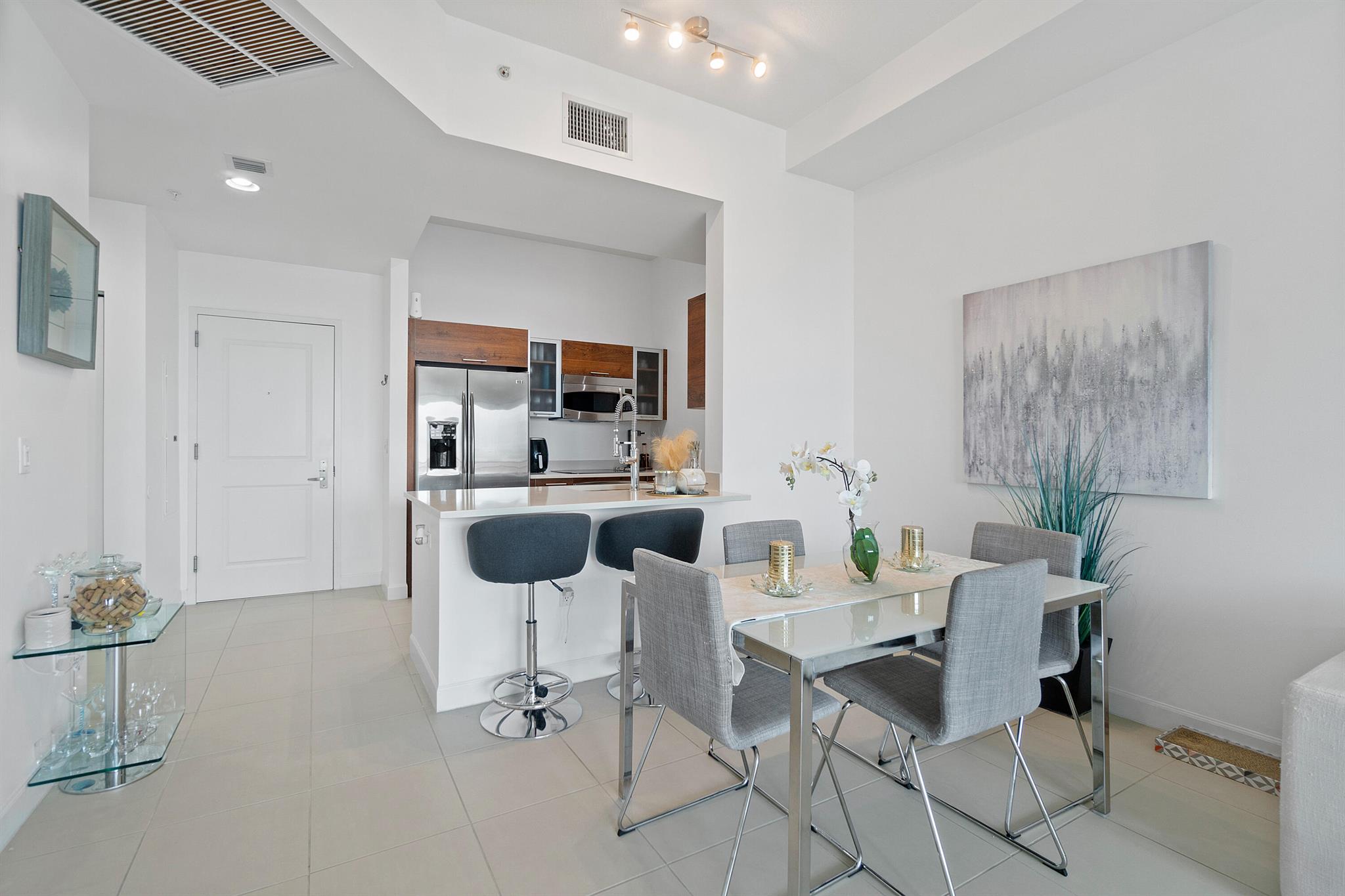 CITY PALMS CONDO - Residential