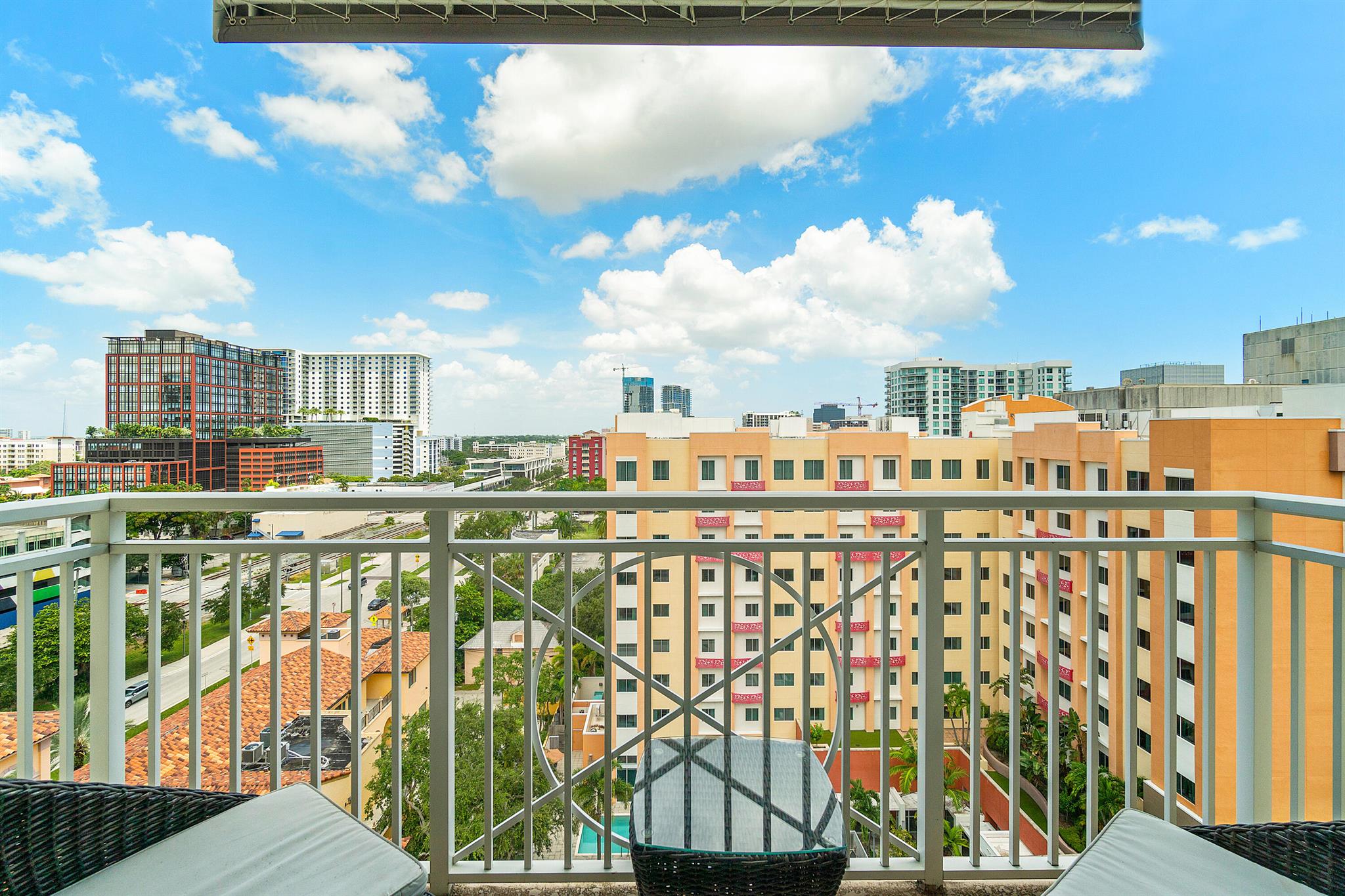 CITY PALMS CONDO - Residential